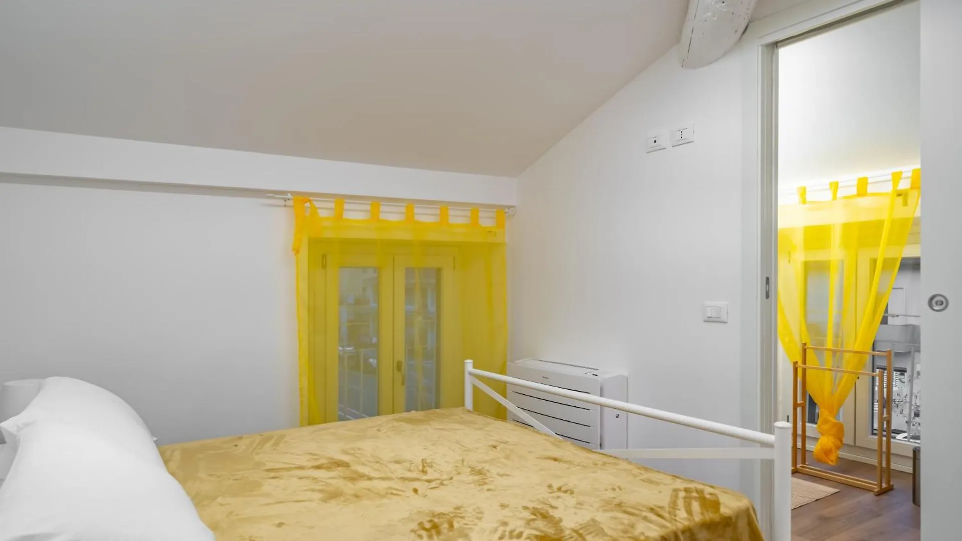 Cascina Conicchio - Metro Station - By Host4U Apartment Brescia Italy