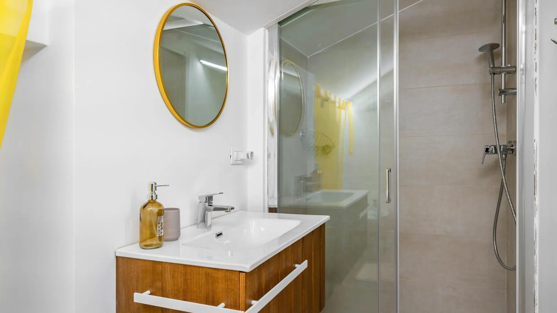 Cascina Conicchio - Metro Station - By Host4U Apartment Brescia Italy